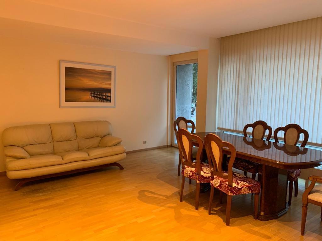 Lovely Two Bedroom Apartment With Free Parking แอนต์เวิร์ป ภายนอก รูปภาพ