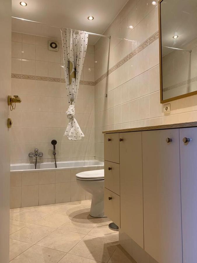 Lovely Two Bedroom Apartment With Free Parking แอนต์เวิร์ป ภายนอก รูปภาพ