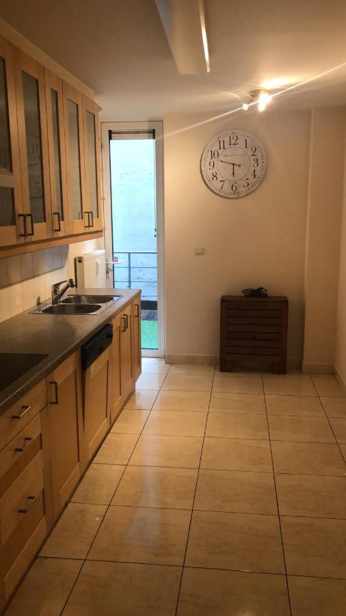 Lovely Two Bedroom Apartment With Free Parking แอนต์เวิร์ป ภายนอก รูปภาพ