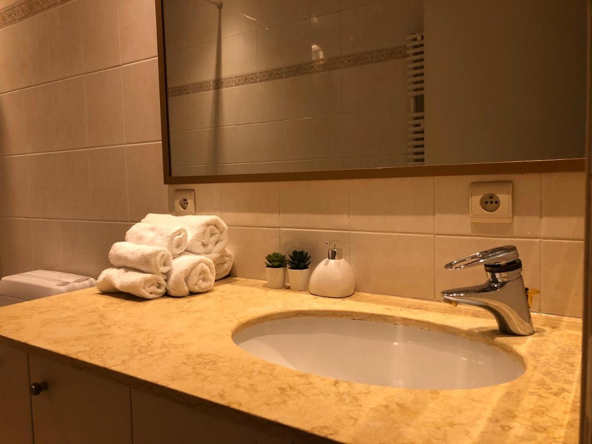 Lovely Two Bedroom Apartment With Free Parking แอนต์เวิร์ป ภายนอก รูปภาพ